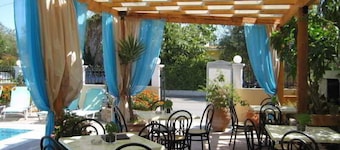Makis Apartments