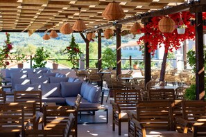 Tempat makan outdoor