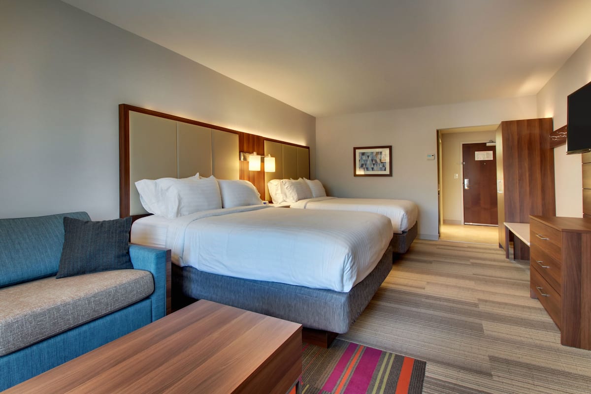 In-room safe, desk, iron/ironing board, free WiFi