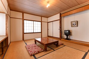 Chambre Tradition, non-fumeur (Nobathroom/toilet,Pets are NOTallowed)