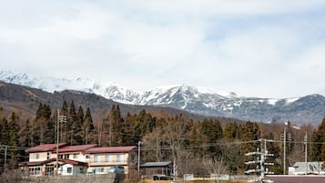 Standard-Dreibettzimmer, Nichtraucher, Bergblick | Schreibtisch