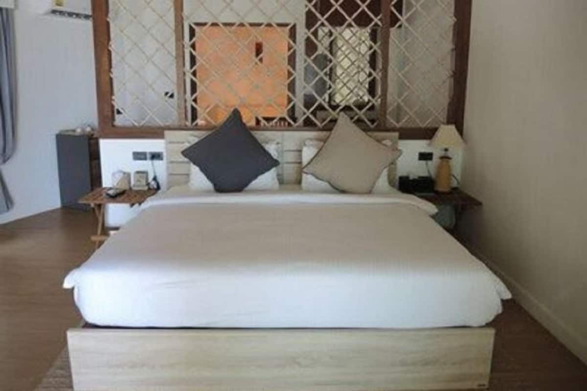 WiFi (free), bed sheets