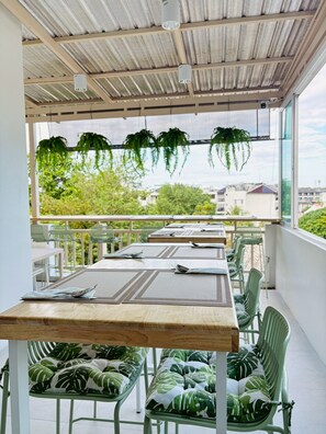 Daily buffet breakfast for a fee - Little Home Ao Nang (Krabi)