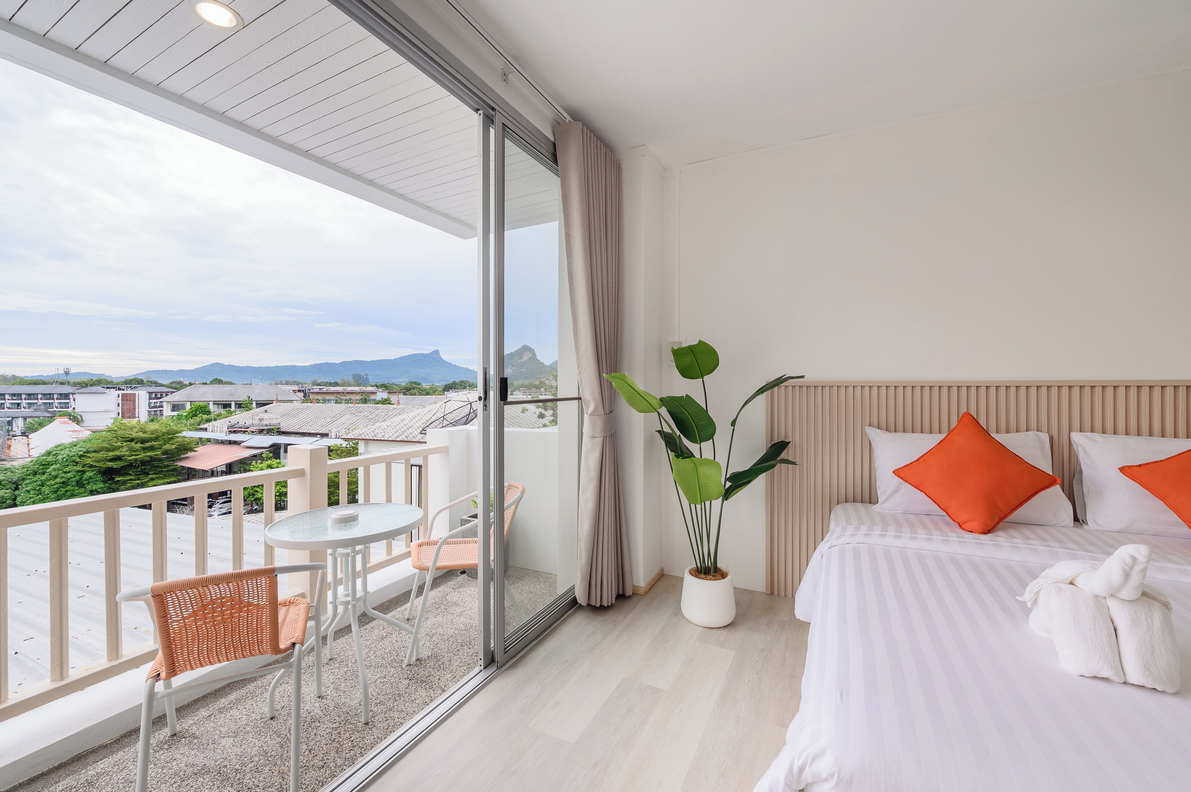 Family Suite | Premium bedding, desk, laptop workspace, free WiFi