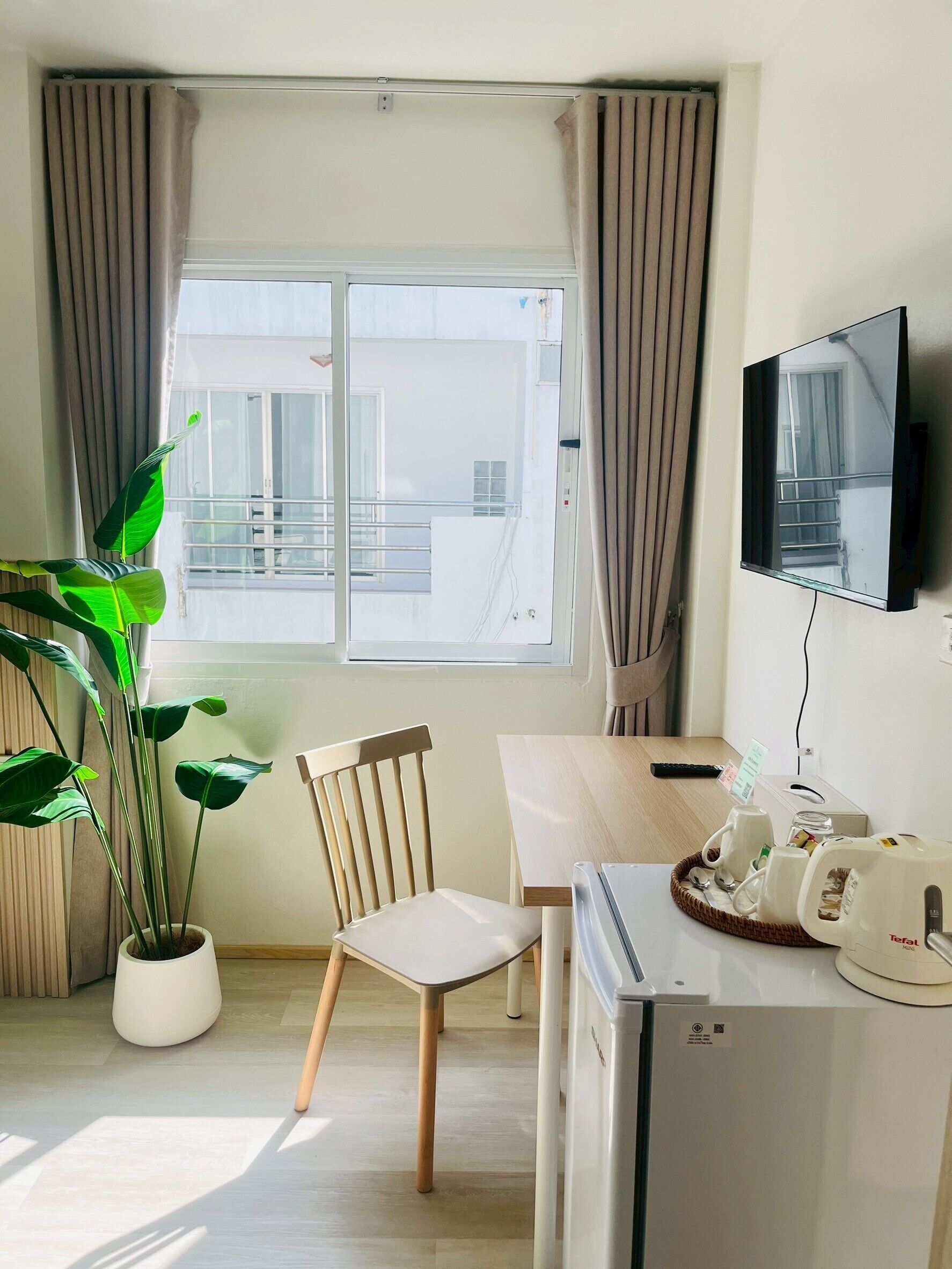 Standard Queen Room | Room amenity