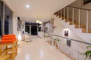 Lobby sitting area - Little Home Ao Nang (Krabi)