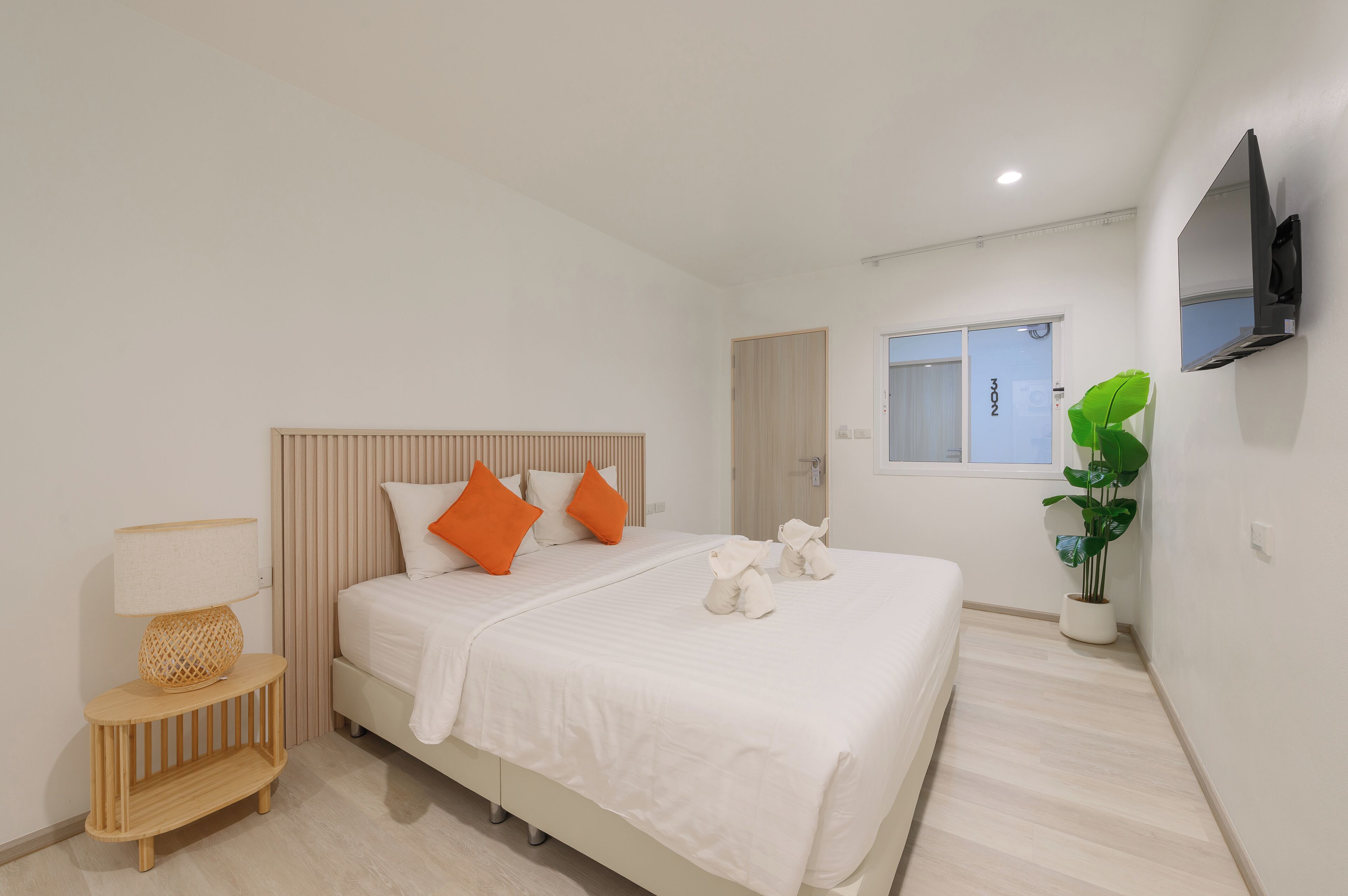Smart Value Room | Premium bedding, desk, laptop workspace, free WiFi