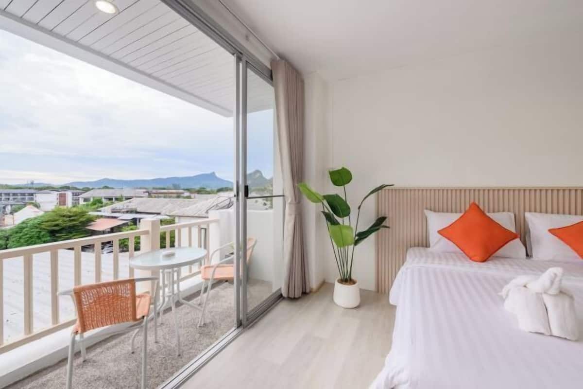 Premium bedding, desk, laptop workspace, free WiFi