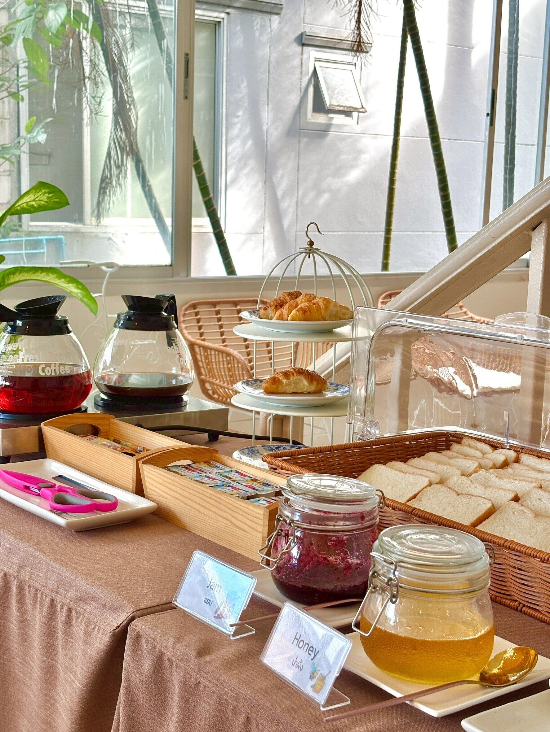 Daily buffet breakfast (THB 289 per person)