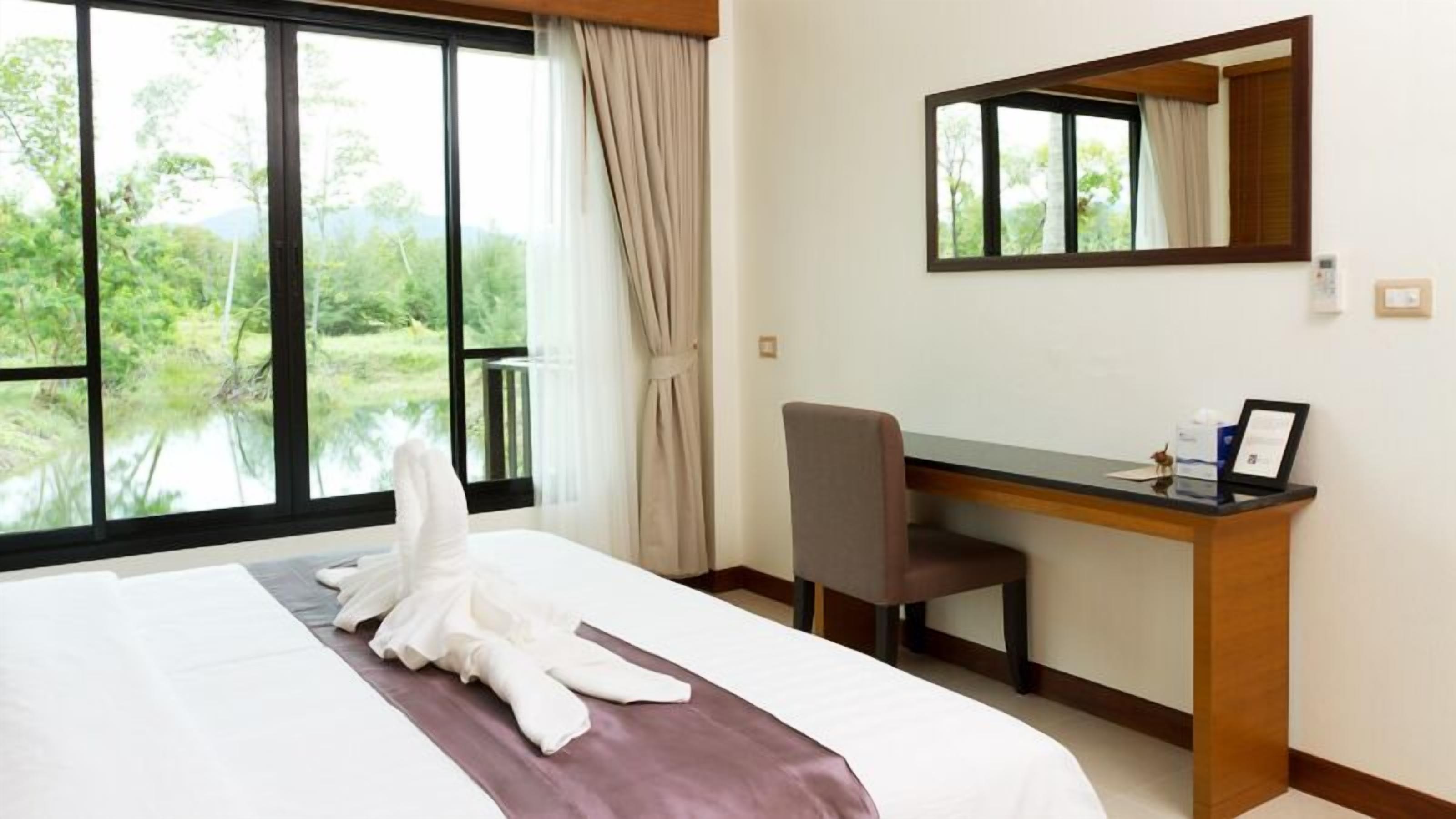 deluxe villa, 1 double bed | minibar, in-room safe, desk, blackout curtains