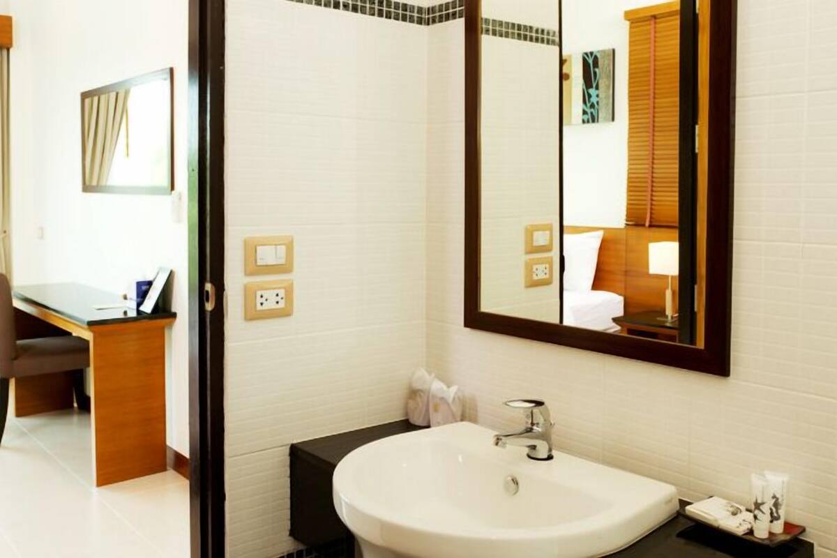 deluxe villa, 1 double bed | bathroom sink