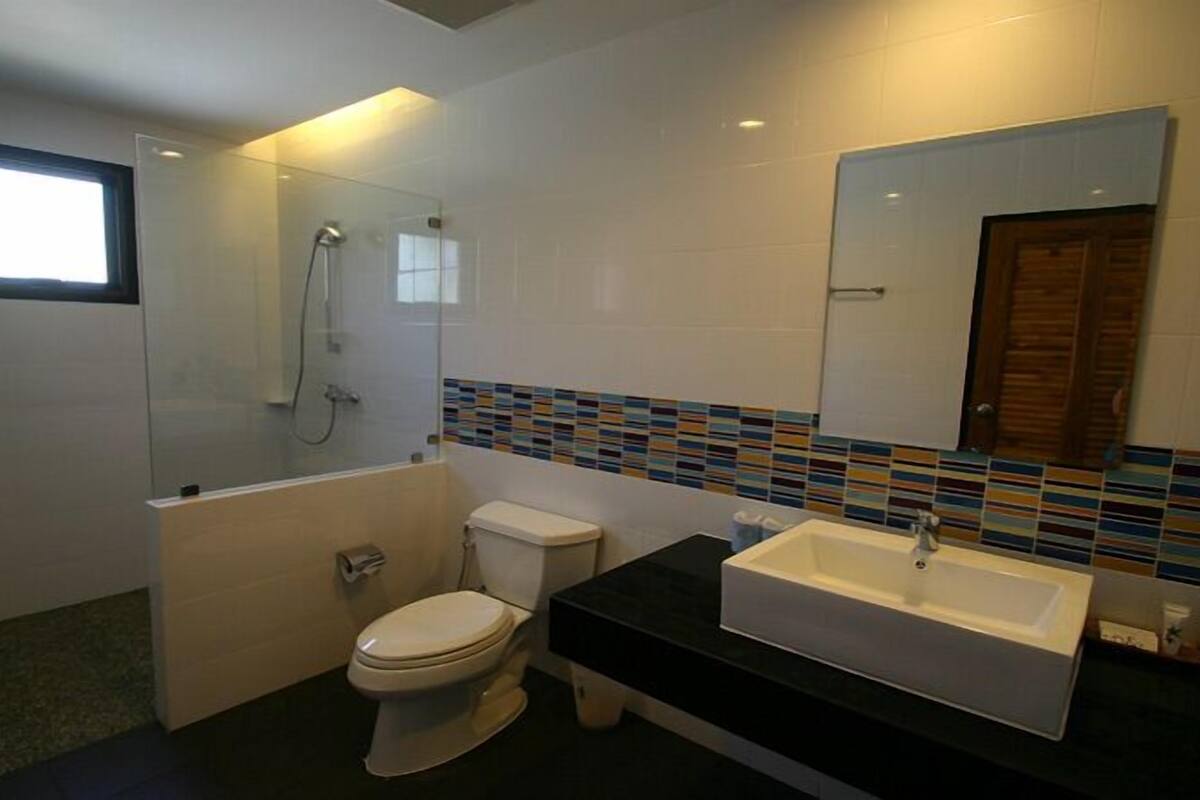 shower, free toiletries, hair dryer, bathrobes