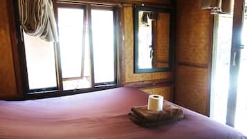 Fan Bungalow | Desk, free WiFi