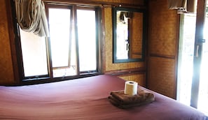 Fan Bungalow | Escritorio y wifi gratis