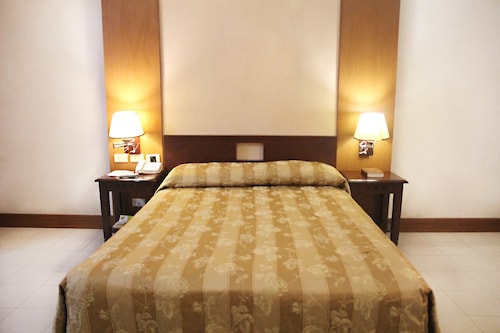 Cherry Blossoms Hotel