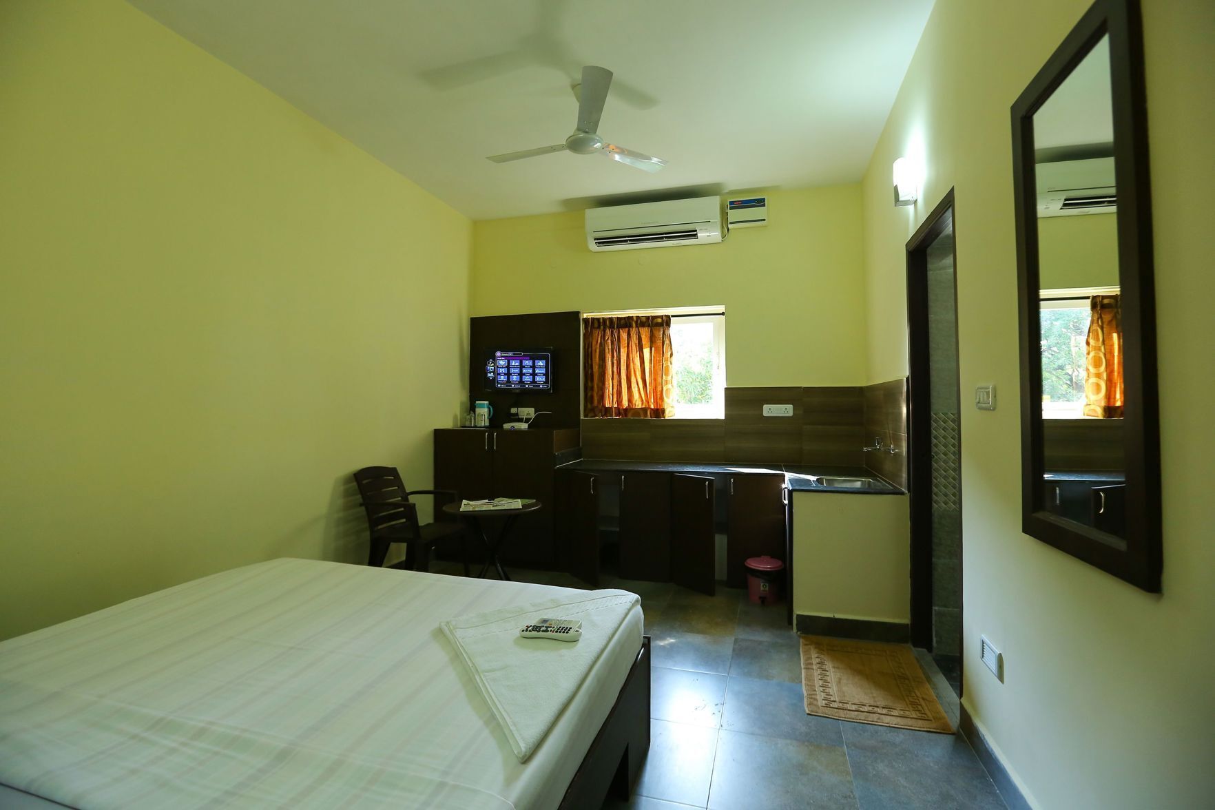 In-room safe, desk, soundproofing, iron/ironing board