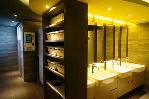 Shower, hair dryer, slippers, bidet
