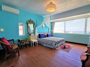 ห้องพัก, วิวทะเล | เครื่องนอนระดับพรีเมียม, ผ้านวมขนเป็ด, ห้องพักตกแต่งอย่างมีเอกลักษณ์