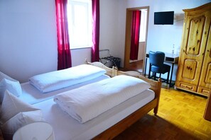 Ropa de cama de alta calidad, escritorio, cunas gratuitas