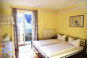 Ropa de cama de alta calidad, escritorio, cunas gratuitas