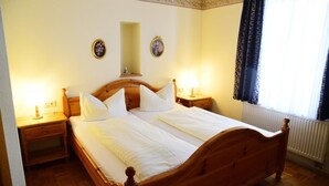 Luxe beddengoed, een bureau, gratis babybedden, extra bedden (toeslag)