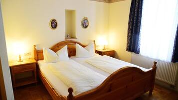 Premium bedding, desk, free cots/infant beds, rollaway beds