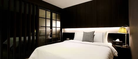 Escritorio, sistema de insonorización y wifi gratis