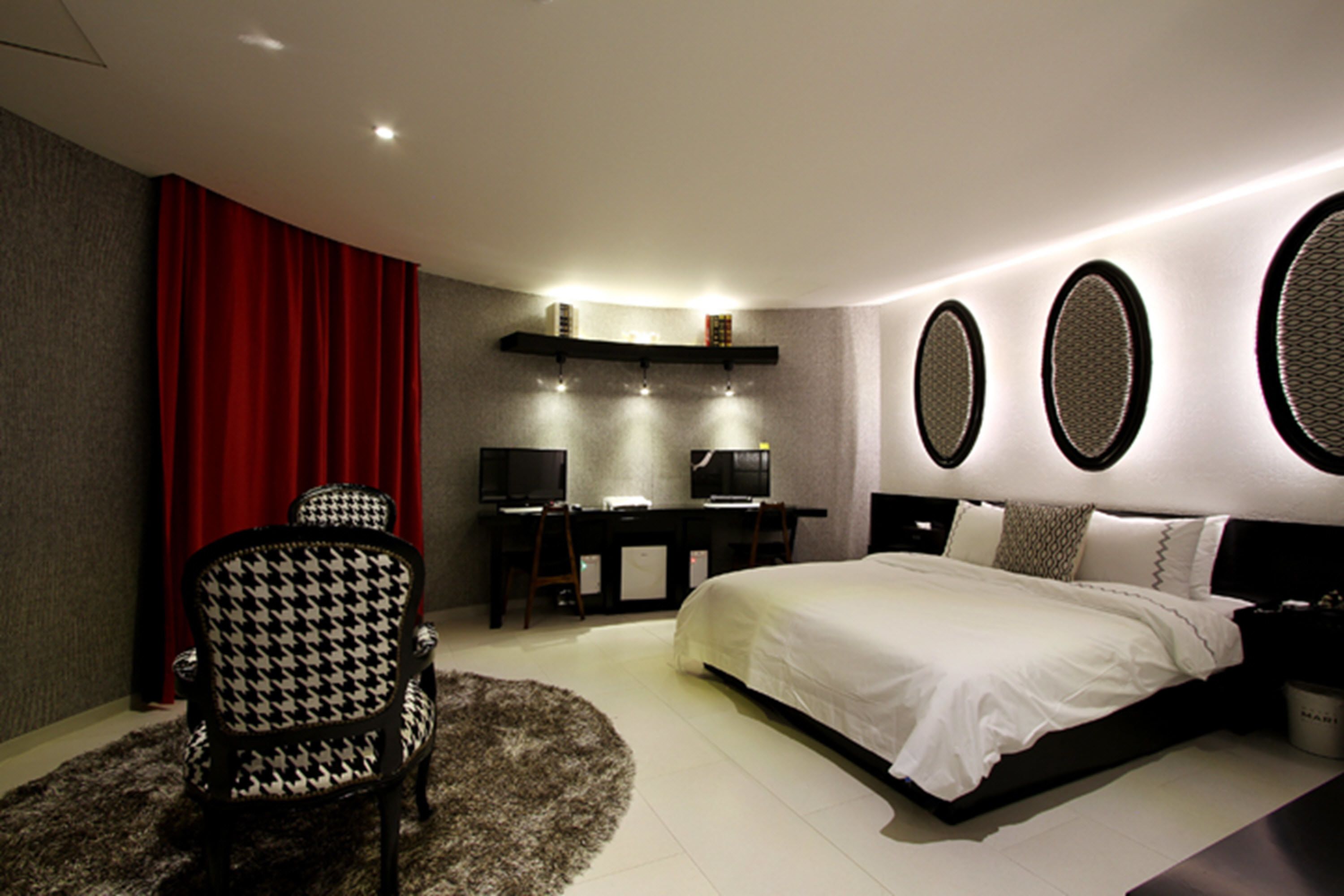 suite | desk, soundproofing, free wifi