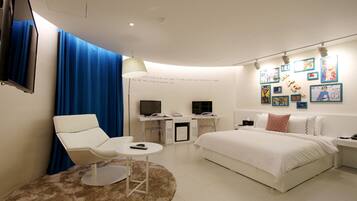 Suite | Desk, soundproofing, WiFi (free)
