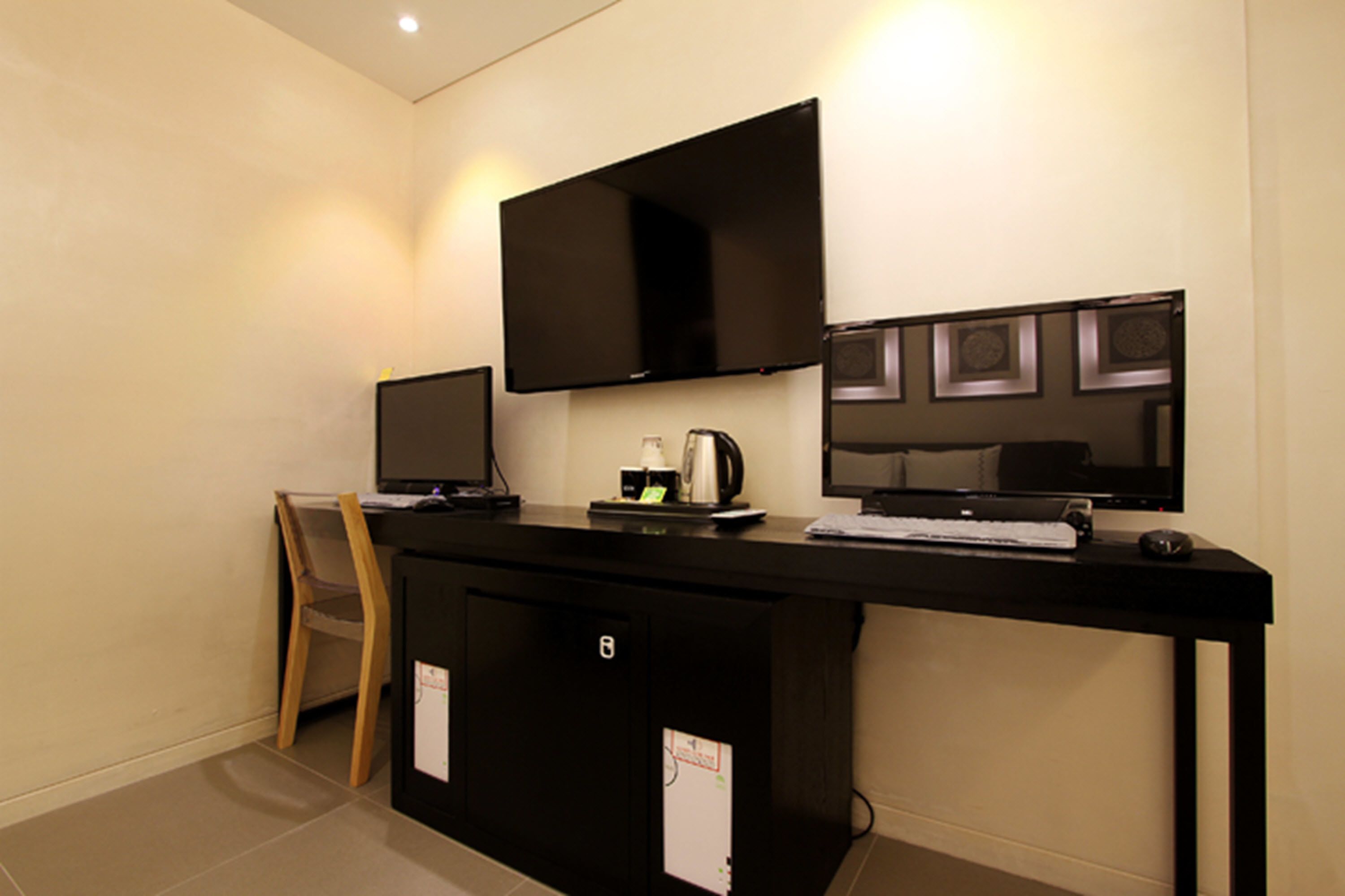 premium double room | room amenity