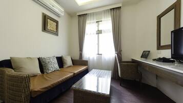 Family Room (6 people) | Desk, free WiFi, bed sheets