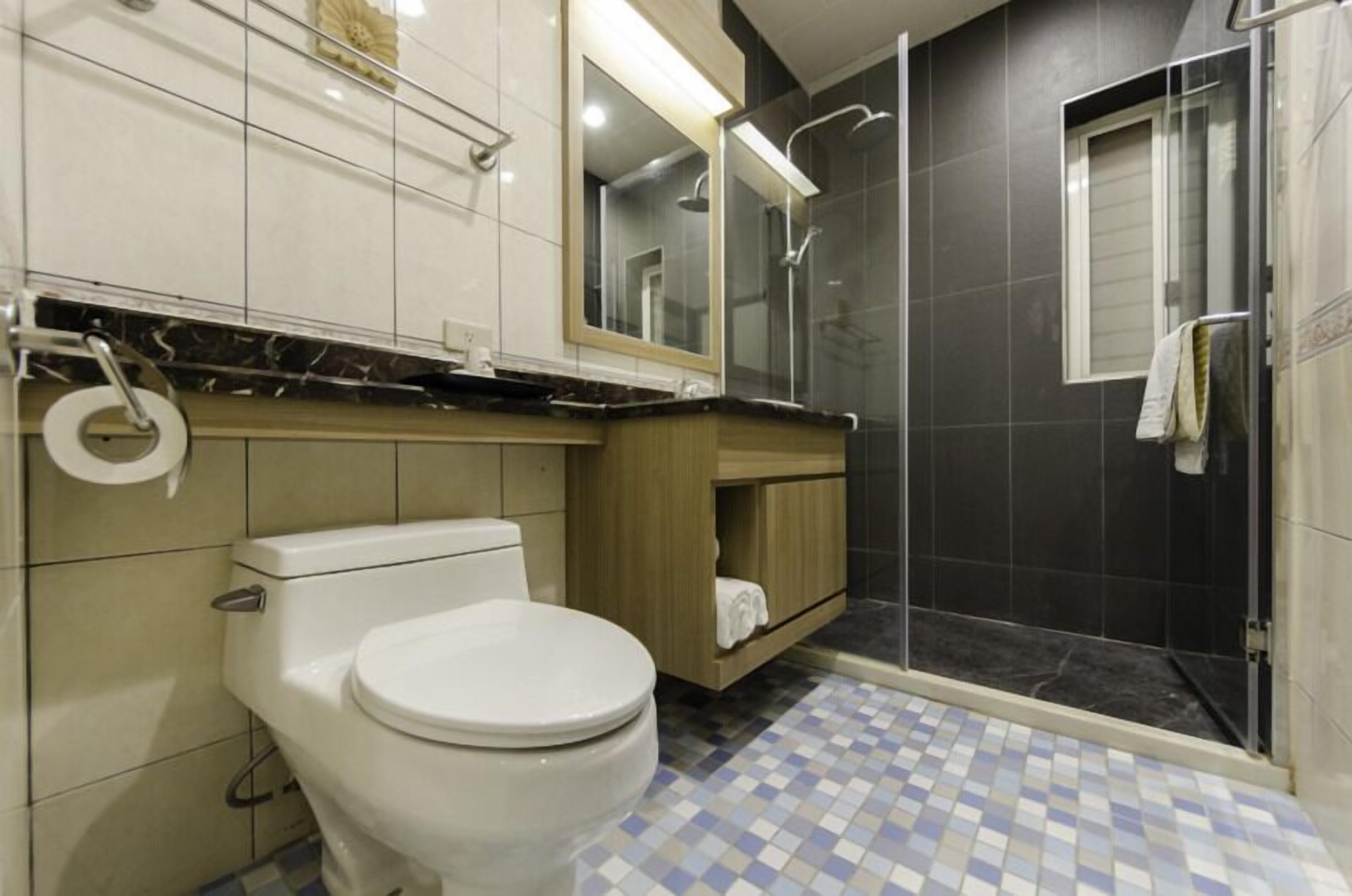 double room | bathroom | shower, free toiletries, hair dryer, slippers