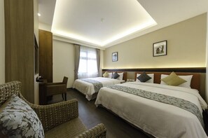 Chambre Quadruple | Bureau, Wi-Fi gratuit, draps fournis