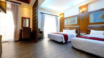 Escritorio, wifi gratis y ropa de cama