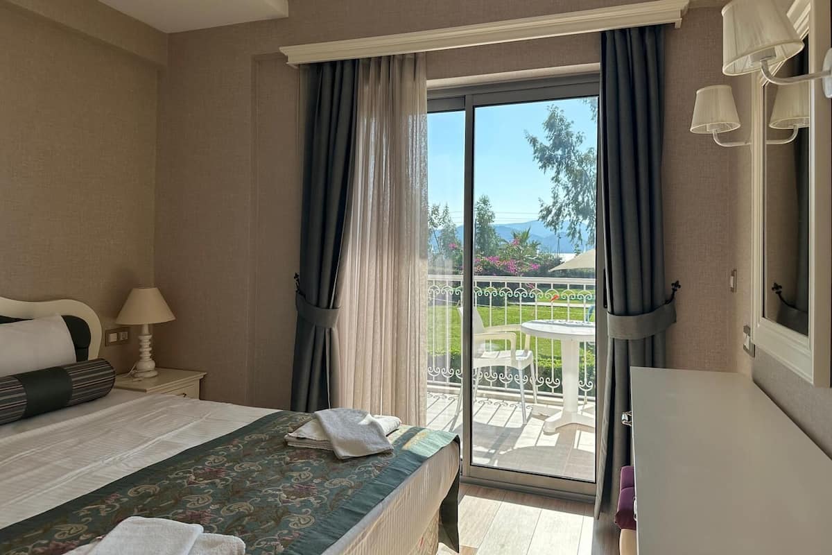 1 bedroom, in-room safe, desk, laptop workspace