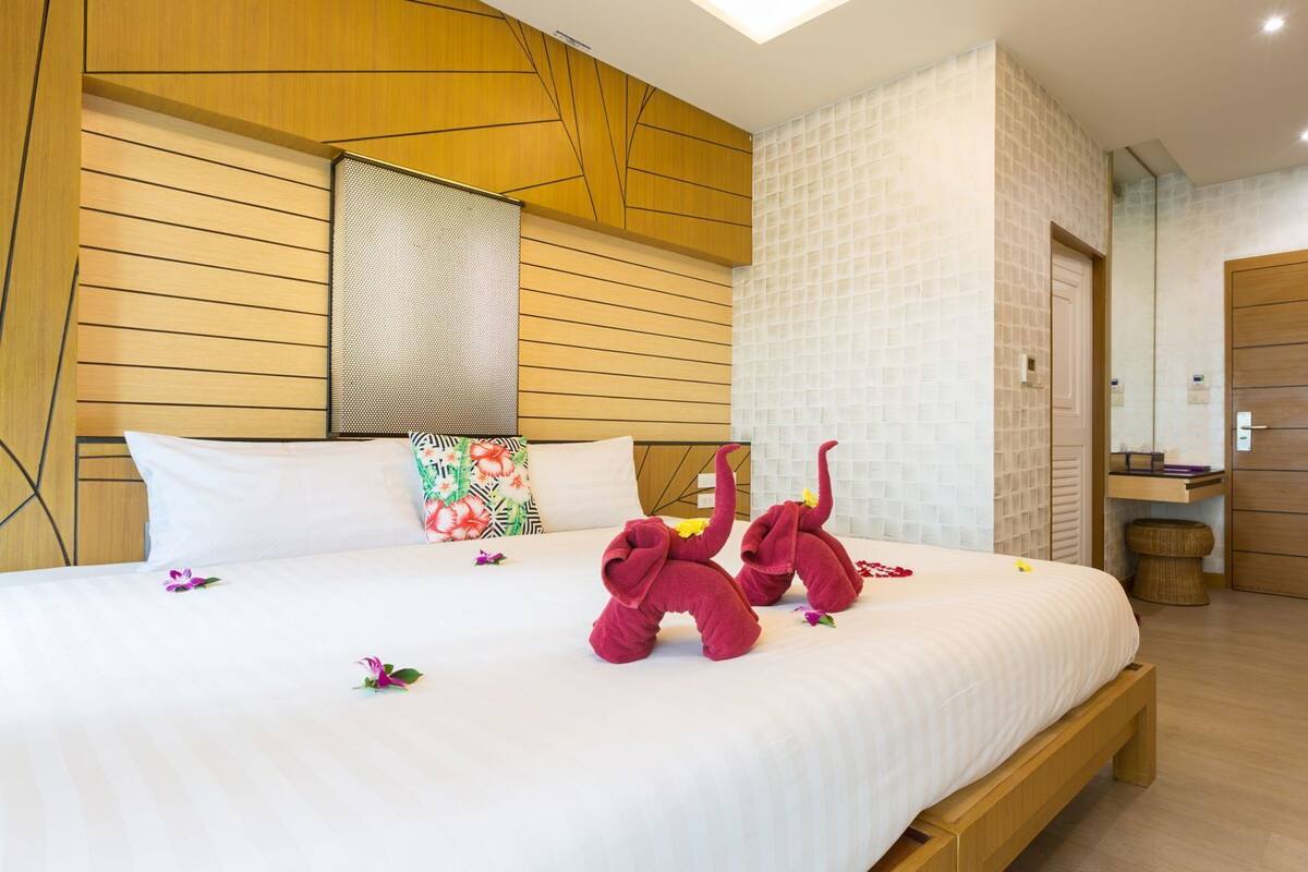 خزنة داخل الغرفة ومكتب وواي فاي مجانًا وملاءات أسرّة