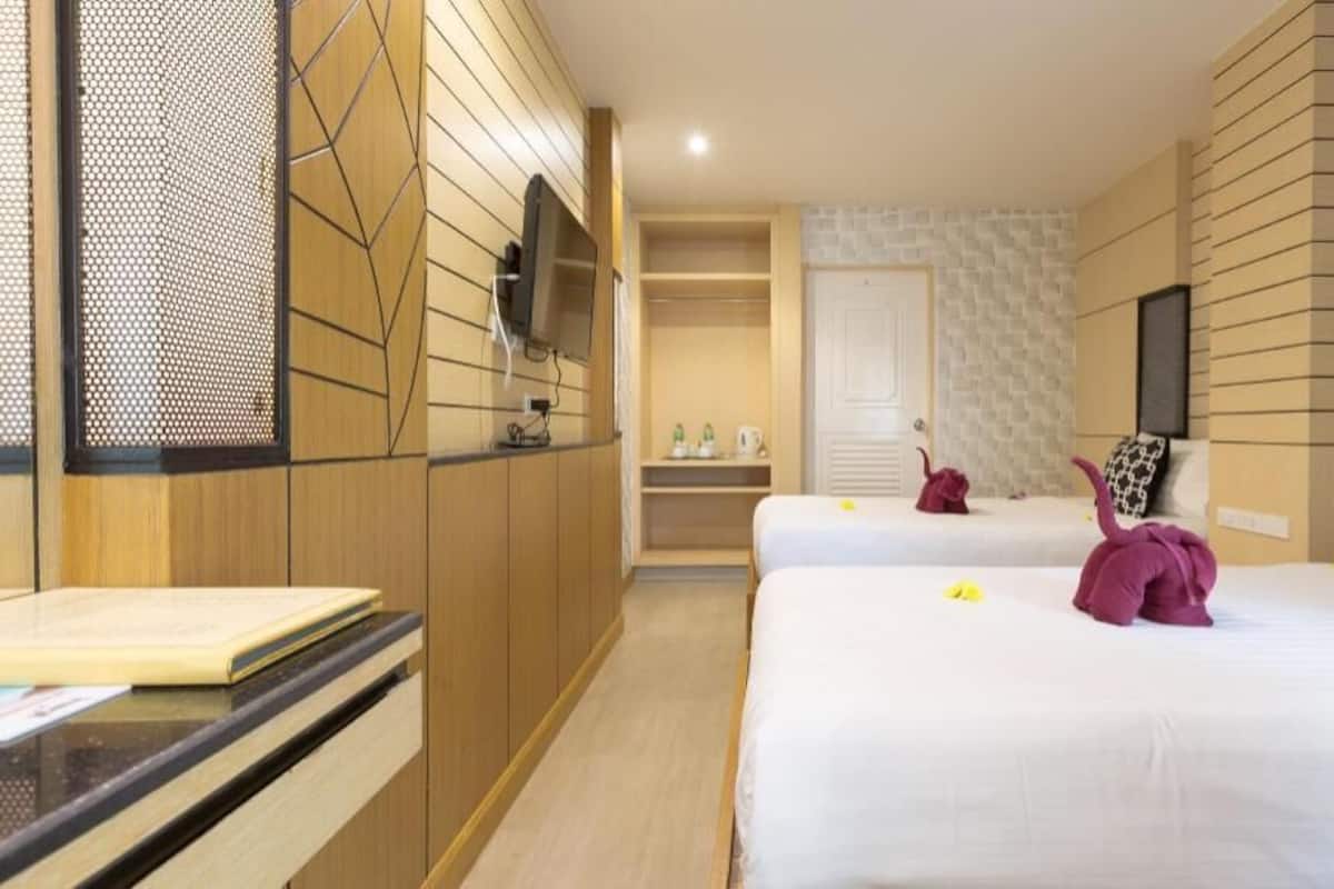 In-room safe, desk, free WiFi, bed sheets