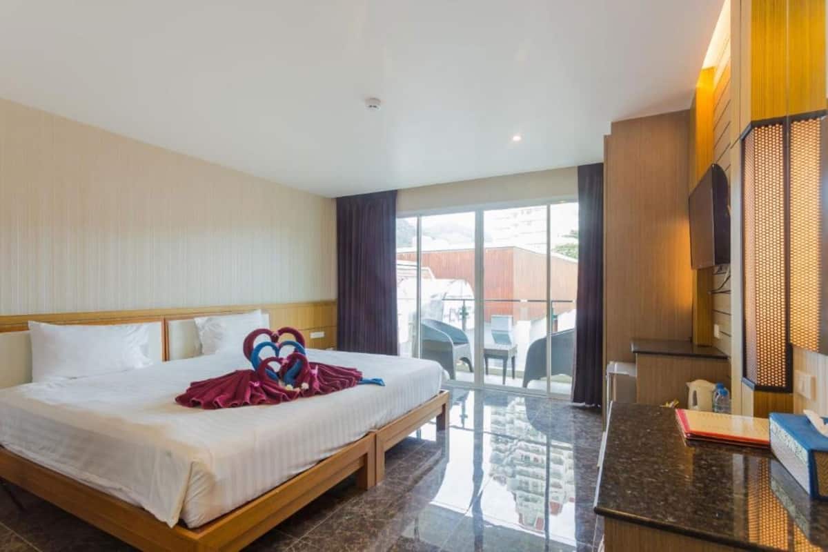 In-room safe, desk, free WiFi, bed sheets