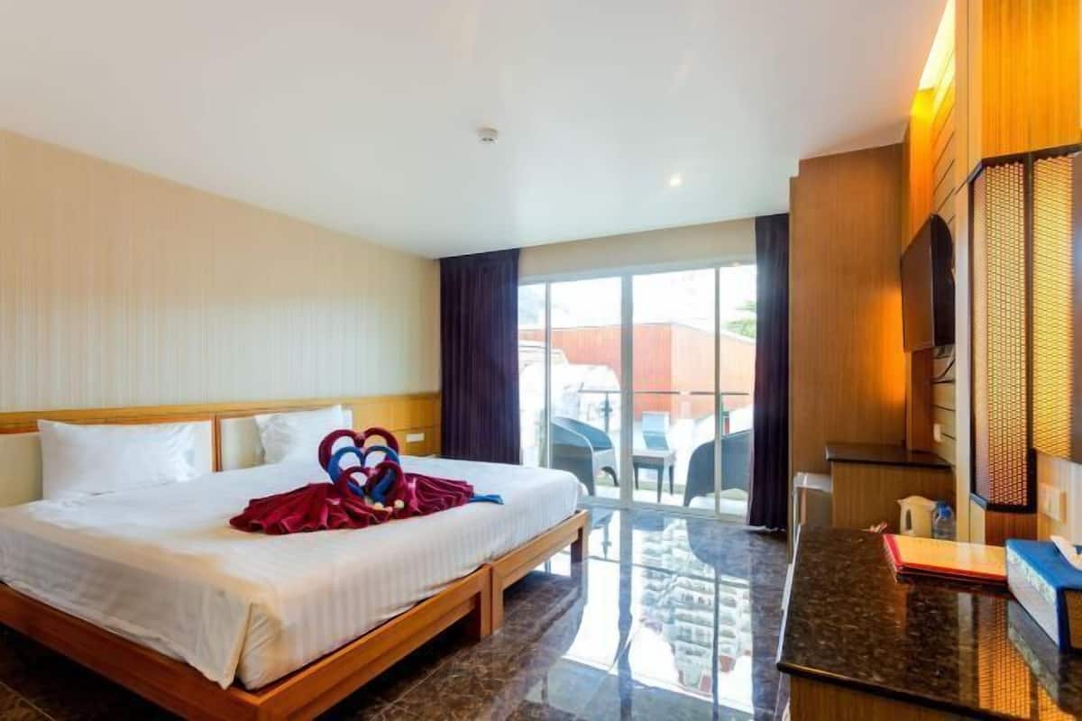 1 bedroom, in-room safe, desk, free WiFi