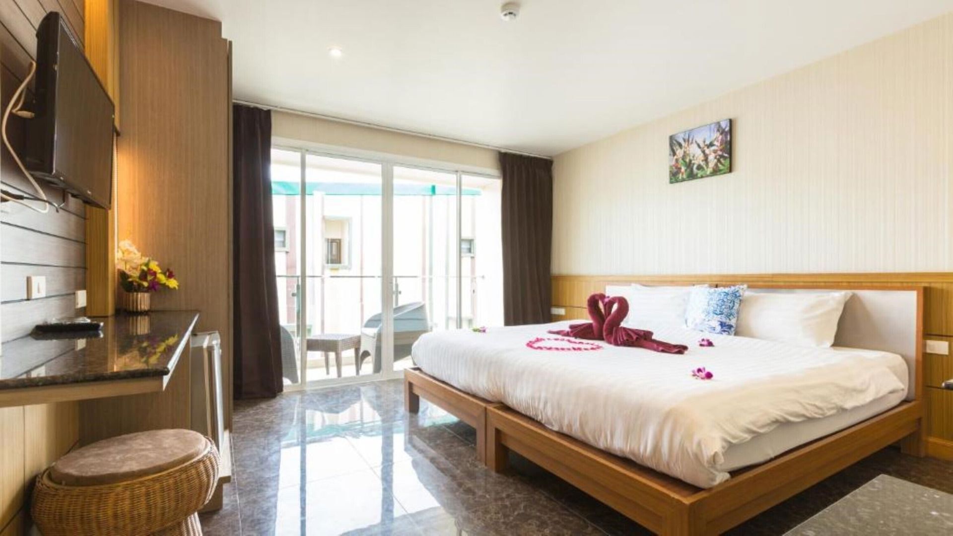 خزنة داخل الغرفة ومكتب وواي فاي مجانًا وملاءات أسرّة