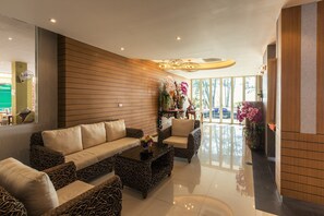 Lobby sitting area - Anda Beachside Hotel (Karon)
