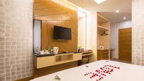 Superior Double or Twin Room, No Windows | In-room safe, desk, free WiFi, bed sheets - Anda Beachside Hotel (Karon)