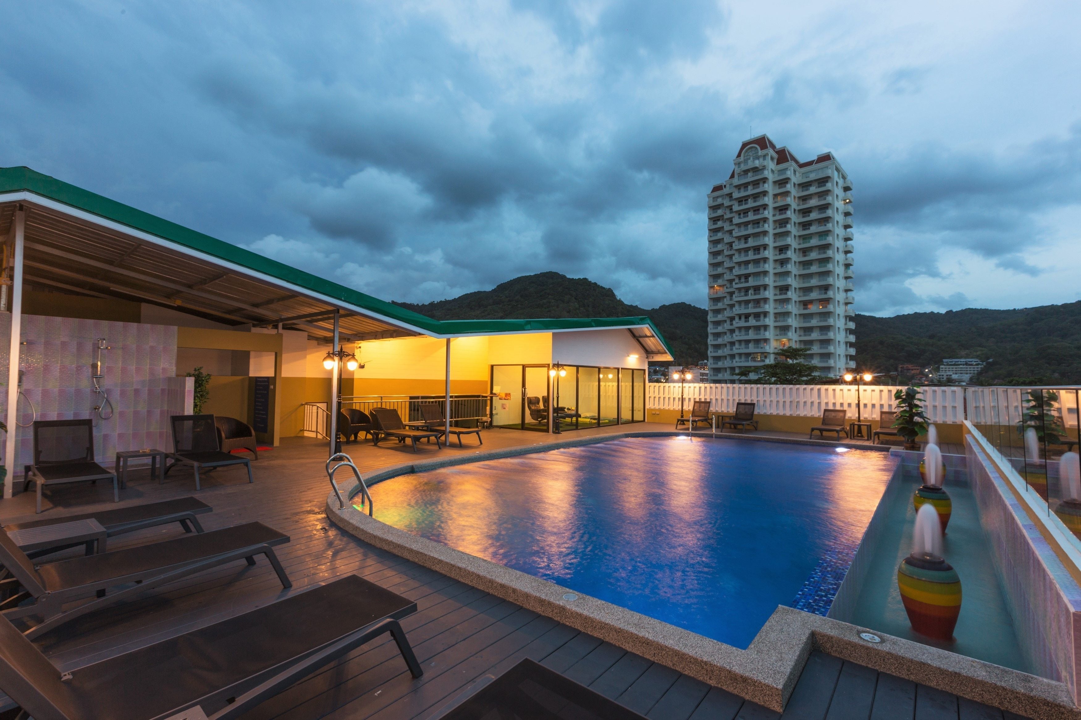 Piscine intérieure, piscine extérieure