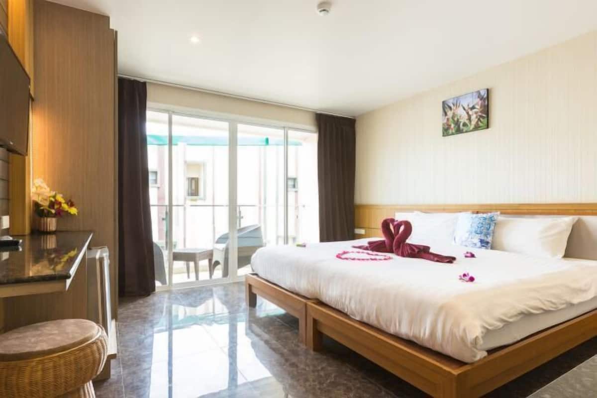 1 bedroom, in-room safe, desk, free WiFi