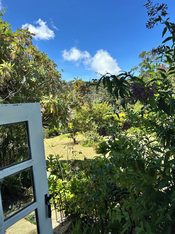 Økonomirom, 1 queensize-seng, privat bad, 1. etasje | Sengetøy i egyptisk bomull og sengetøy av topp kvalitet