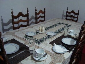 Desayuno continental (USD 3 por persona) 