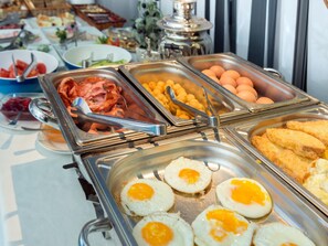 Esmorzar diari d'estil bufet (10 BGN per persona) 