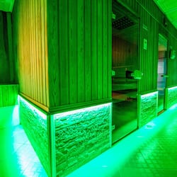 Sauna, vasca idromassaggio, bagno turco, trattamenti per il corpo