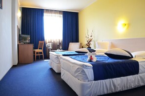 Premium kamer, 1 twee- of 2 eenpersoonsbedden, 1 slaapkamer | Een bureau, een laptopwerkplek, geluiddichte muren, gratis babybedden
