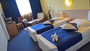 Deluxe-Doppel- oder -Zweibettzimmer | 1 Schlafzimmer, Schreibtisch, laptopgeeigneter Arbeitsplatz